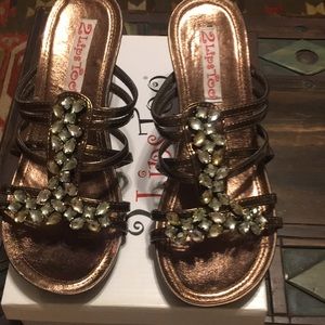 Too Lips Too bronze (9)